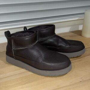Ugg Classic Ultra Leather Mini